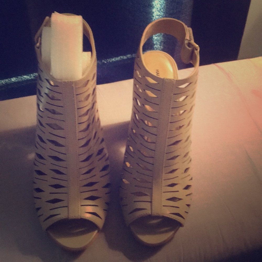 Gorgeous Karl Lagerfeld Paris heels with cutouts